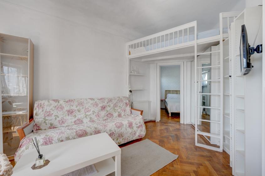 Apartament cu 2 camere semidecomandat, mobilat în P-ța Romană