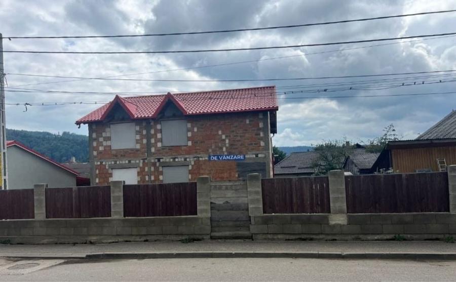 Casă cu 4 camere în Central