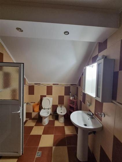 Casă individuală cu 5 camere cu Canalizare în Valea Adâncă