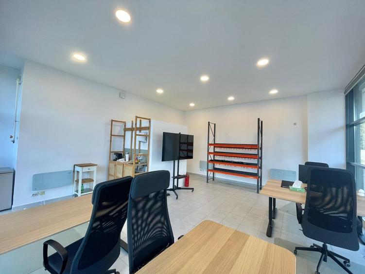 Spațiu comercial, de 44 mp, în Titan