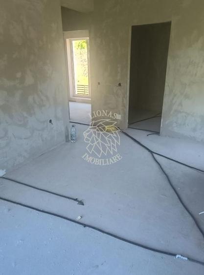 Duplex cu 4 camere cu Canalizare în Tăuți