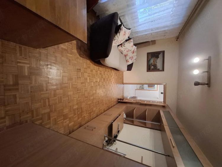 Vand apartament 3 camere confort 1 semidecomandat Bloc de 4etaje, etajul 1 - 8