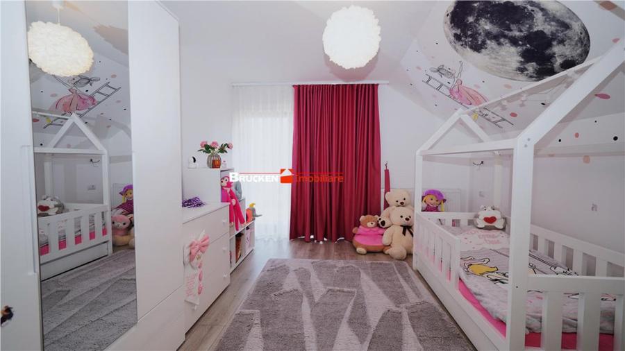 Casă cu 4 camere cu Teren 440 Mp în Central