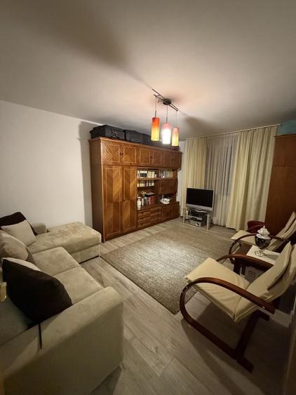 Apartament cu 3 camere decomandat în Central