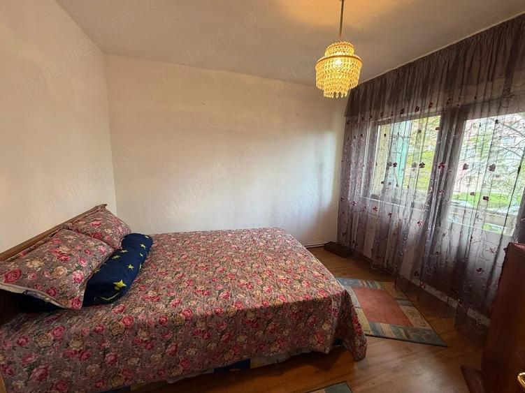 Apartament cu 3 camere decomandat în Exterior Vest