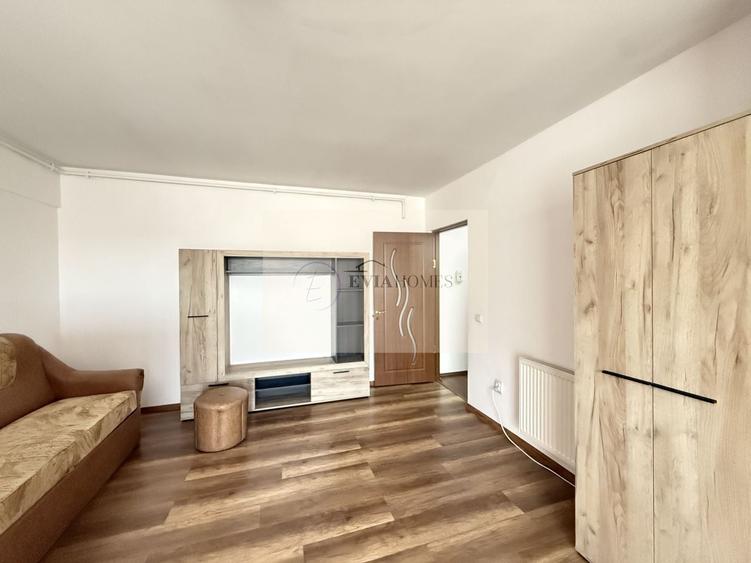 Apartament cu 2 camere semidecomandat, mobilat în Central