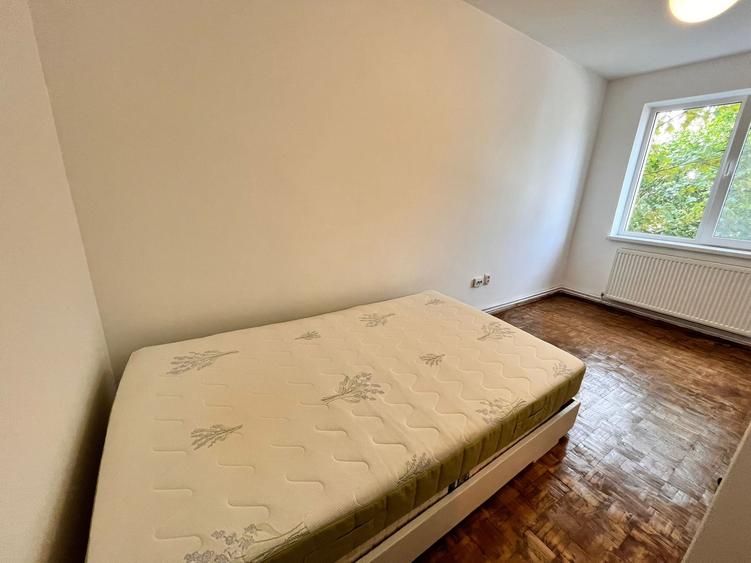 Apartament cu 3 camere semidecomandat în Grigorescu