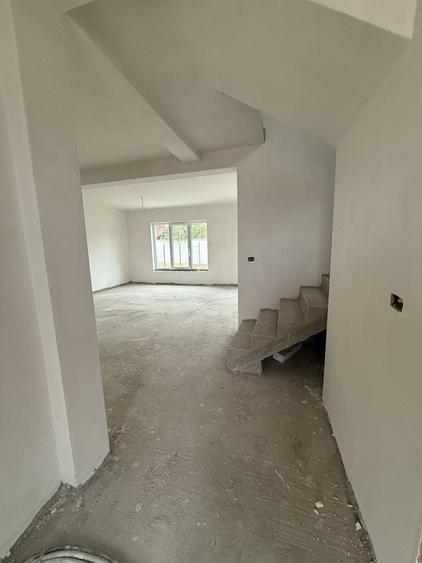 Casă cu 4 camere în Sânmartin