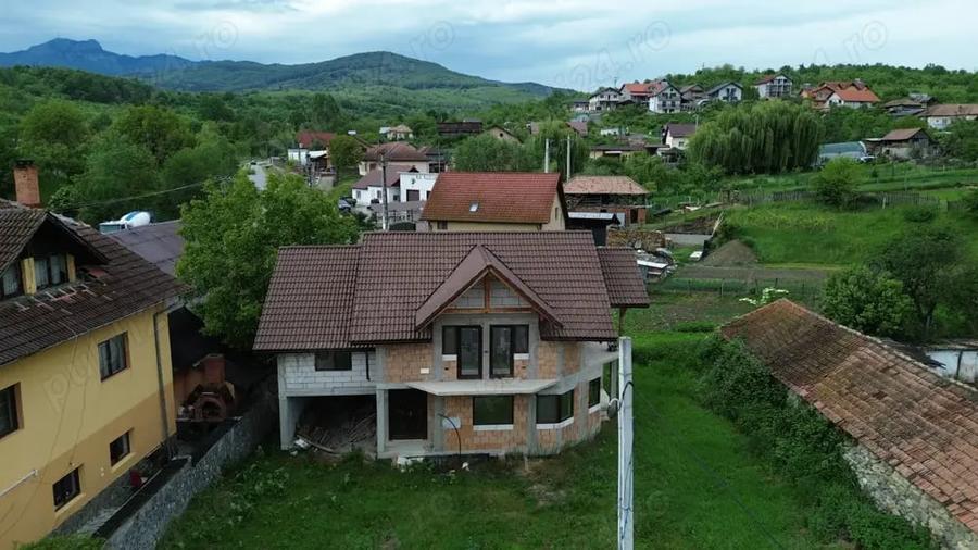 Casă cu 5 camere în Berislăvești
