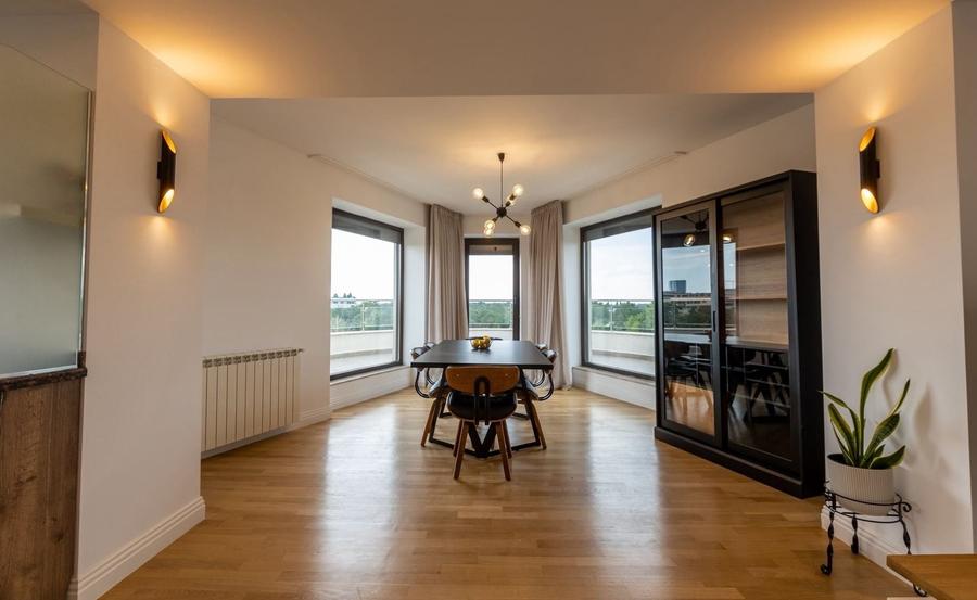 Apartament cu 4 camere decomandat în Herăstrău