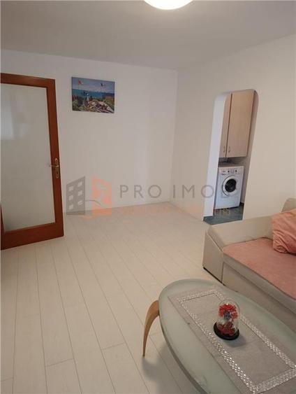 Apartament cu 2 camere semidecomandat, mobilat în Unirii Sud