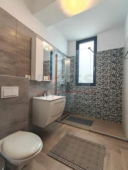 Apartament cu 3 camere decomandat, mobilat în Mamaia-Sat