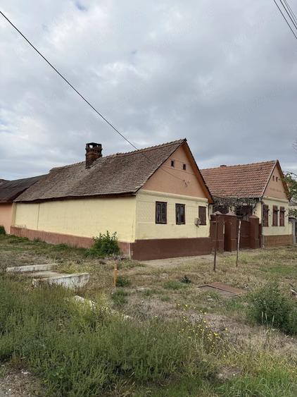 Casă cu 7 camere cu Teren 2759 Mp în Chizătău