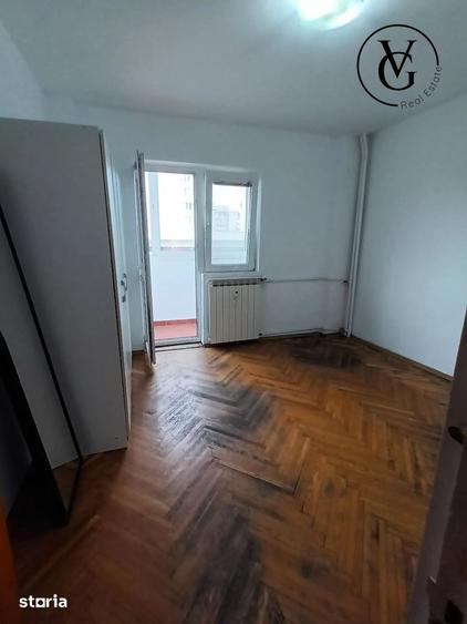 Apartament cu 3 camere decomandat în Tei