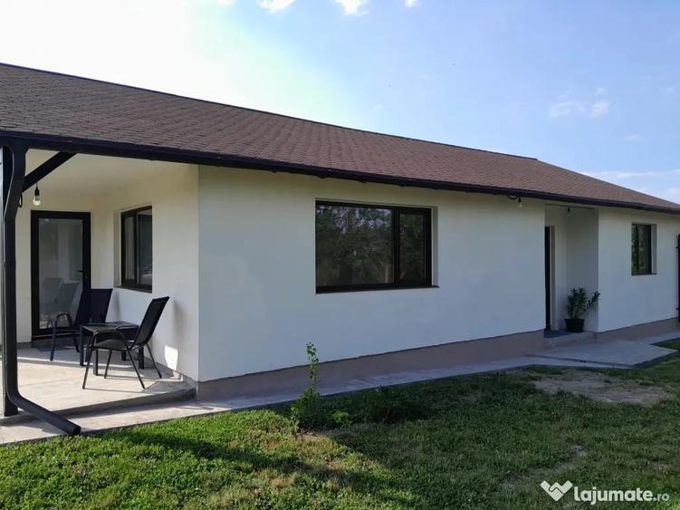 Casă cu 3 camere în Merișani