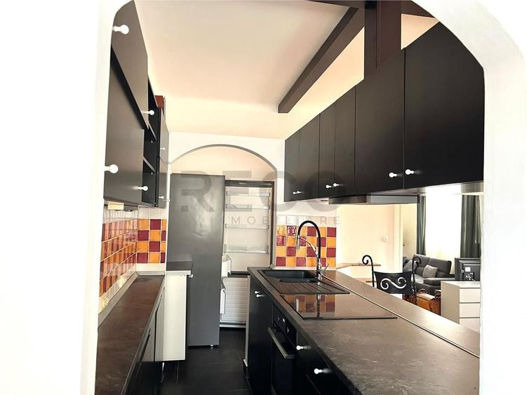 Apartament cu 4 camere semidecomandat în Central