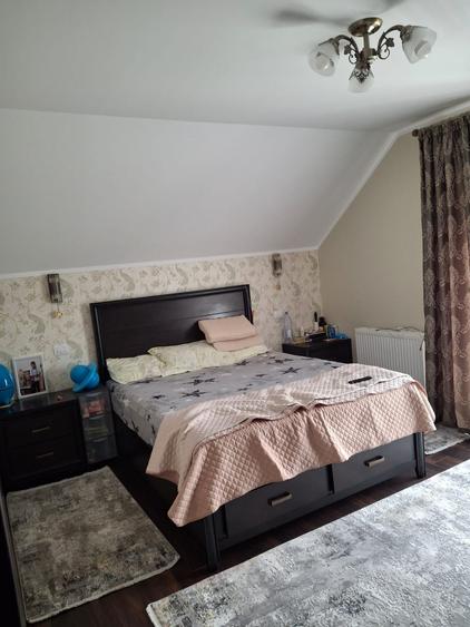 Casă individuală cu 5 camere cu Teren 1800 Mp în Central