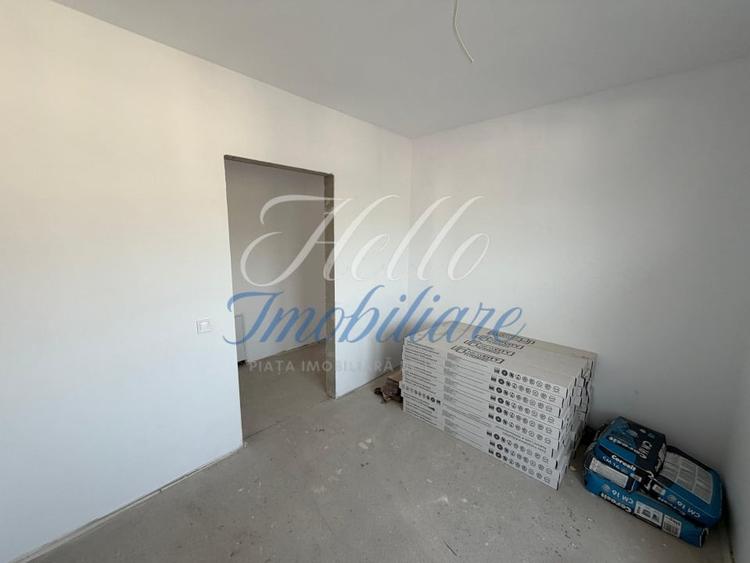 Apartament cu 4 camere semidecomandat în Florești