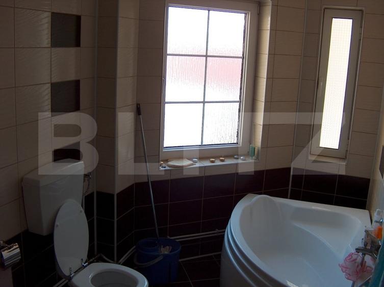 Casă individuală cu 8 camere cu Piscina în Micro 1