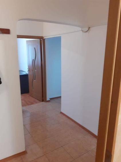 Apartament cu 3 camere decomandat în Prundu