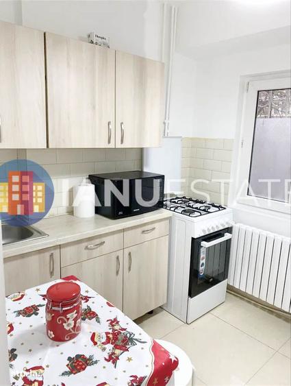 Apartament cu 3 camere semidecomandat, mobilat în Titan