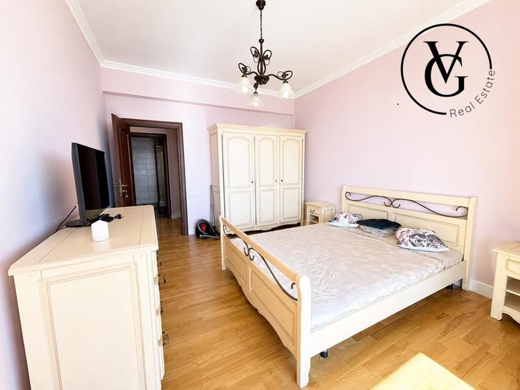 Apartament cu 3 camere semidecomandat, mobilat în Central