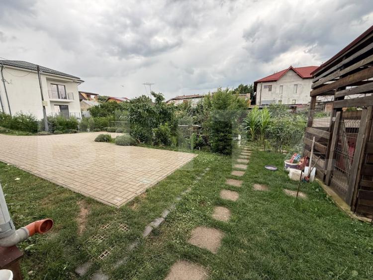 Casă cu 4 camere cu Teren 950 Mp în Mihai Bravu