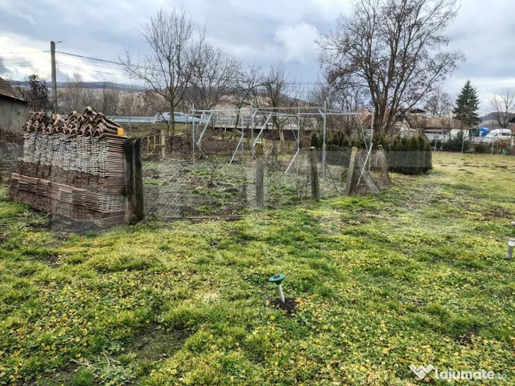 Casă cu 4 camere cu Teren 1360 Mp în Iris
