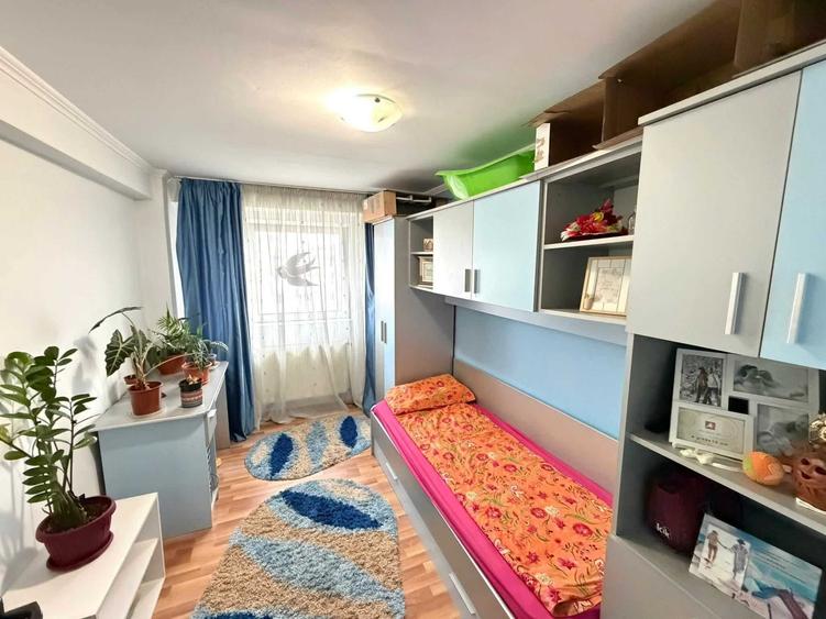 Inchiriez apartament 3 camere - 5