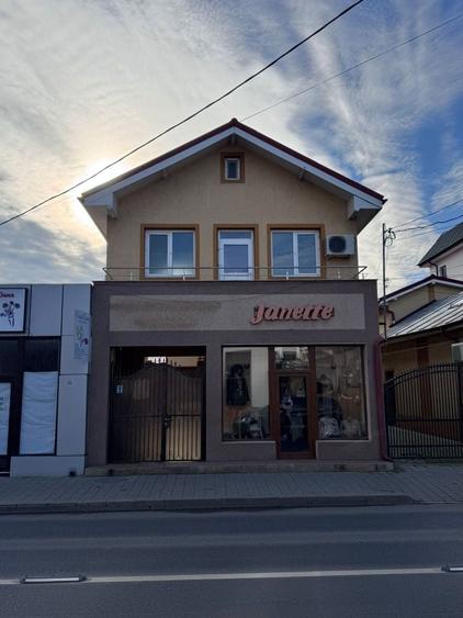 Casă cu 4 camere cu Teren 400 Mp în Central