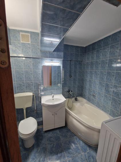 Apartament cu 3 camere decomandat în Călărași