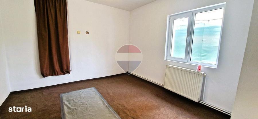 Casă cu 4 camere cu Teren 299 Mp în Șega