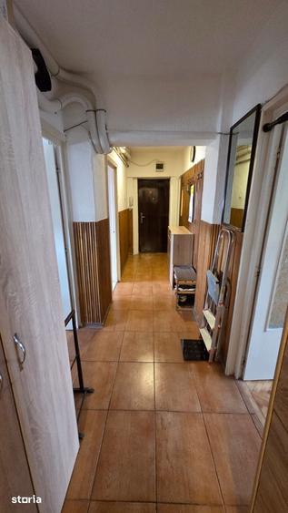Apartament cu 4 camere decomandat în Soarelui