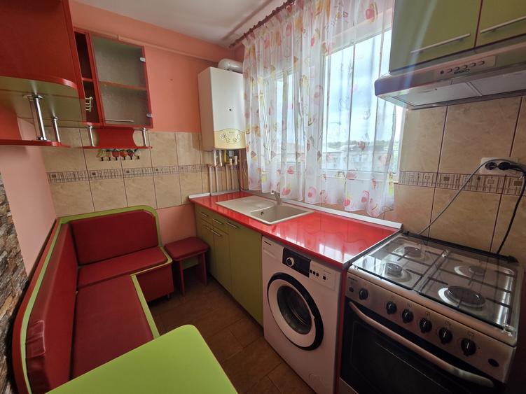 Apartament cu 2 camere decomandat, mobilat în Nicolina
