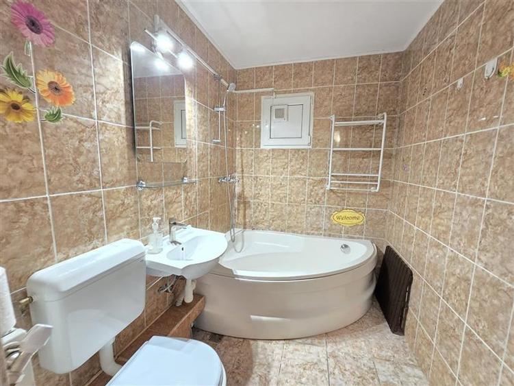 Apartament cu 3 camere decomandat, mobilat în Noua