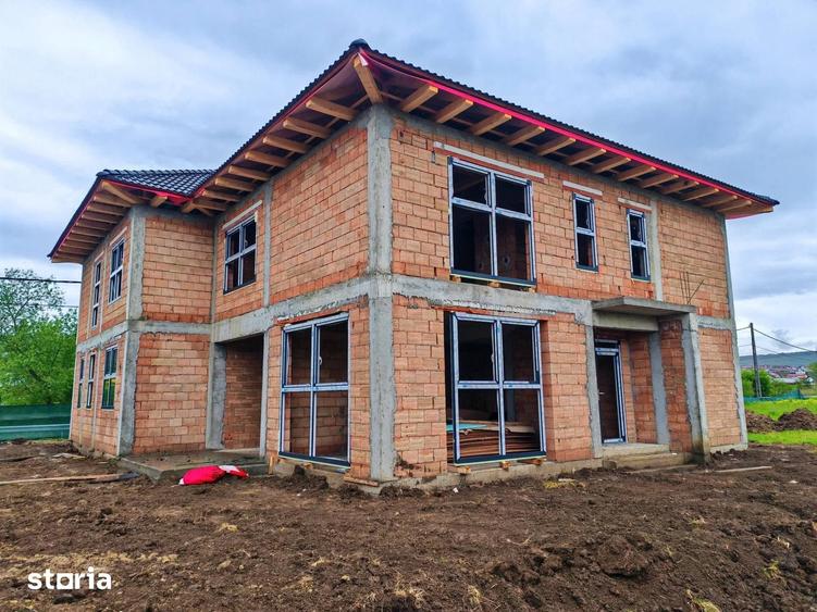 Casă cu 4 camere cu Teren 350 Mp în Livezeni