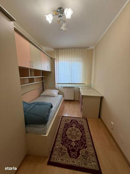 Apartament cu 3 camere decomandat în Rogerius