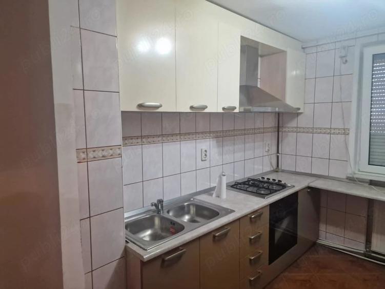 Apartament cu 3 camere decomandat în Mărăței