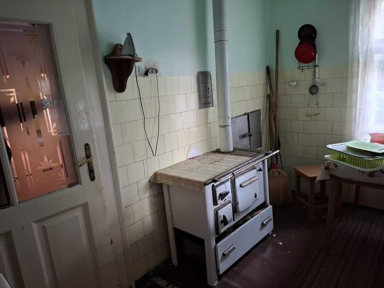 Casă cu 4 camere în Central