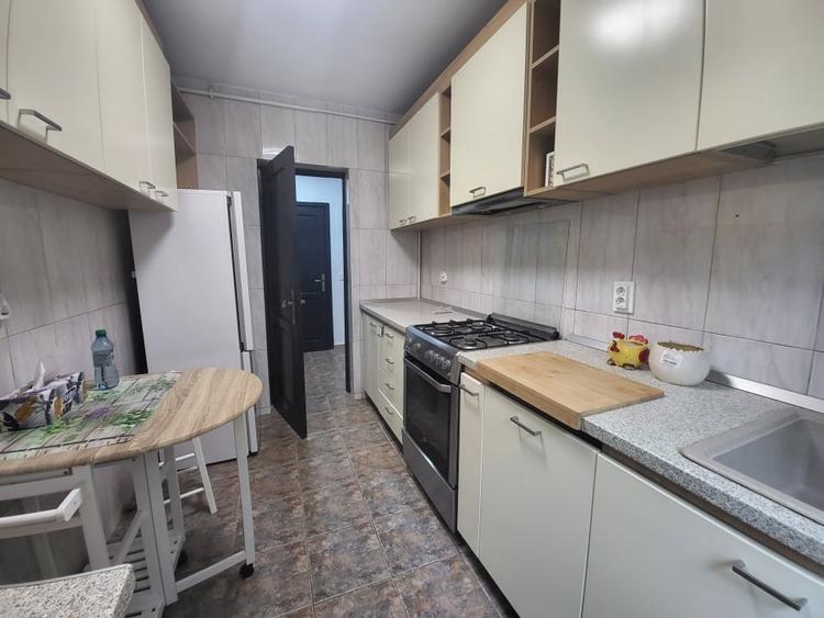 Apartament cu 4 camere decomandat în Tătărași