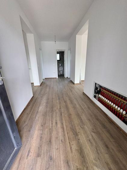 Casă cu 4 camere în Curtești