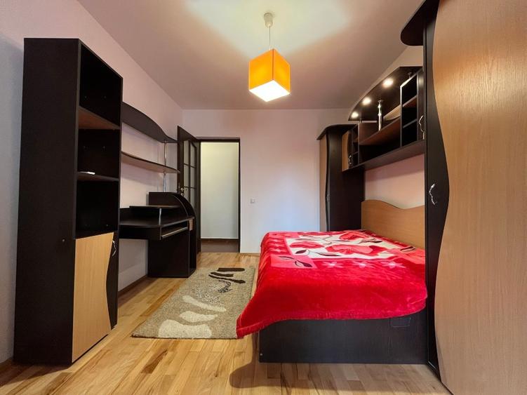 Apartament cu 3 camere semidecomandat, mobilat în Vatra Luminoasă