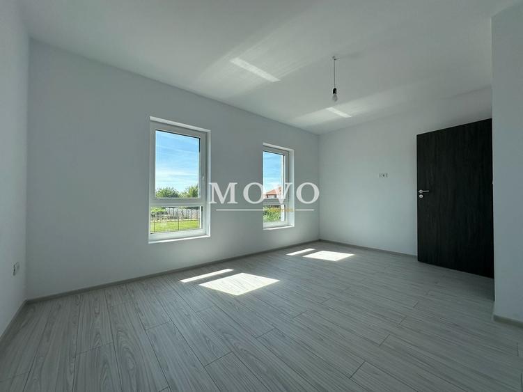 Duplex cu 4 camere cu Canalizare în Săcălaz