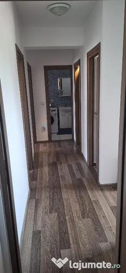 Apartament cu 3 camere decomandat în Tunari
