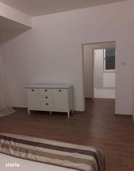 Casă cu 5 camere cu Canalizare în Dumbrăvița
