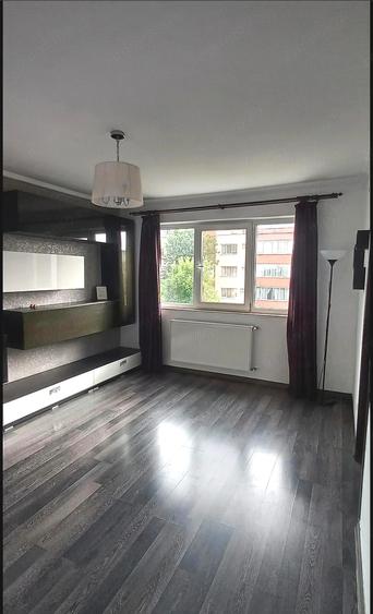 Apartament cu 3 camere nedecomandat în Șagului