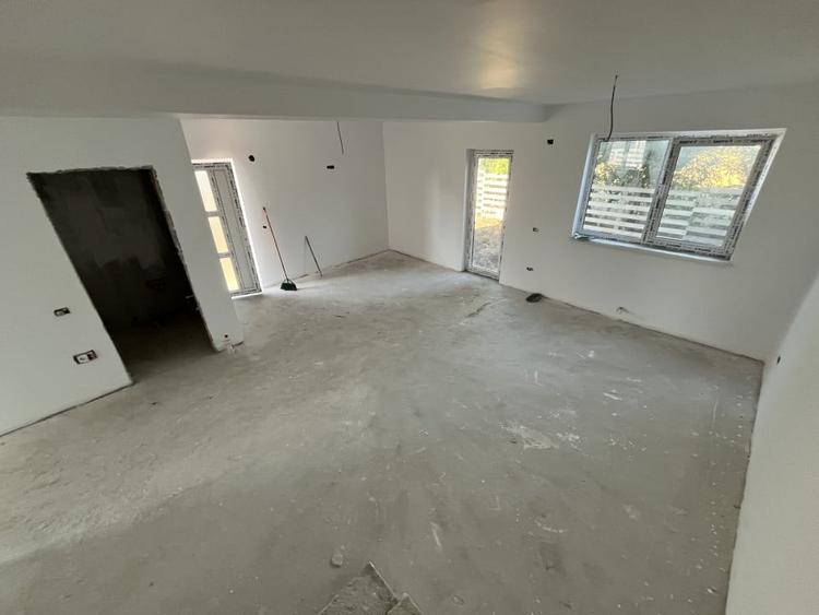 Duplex cu 5 camere cu Canalizare în Valu lui Traian