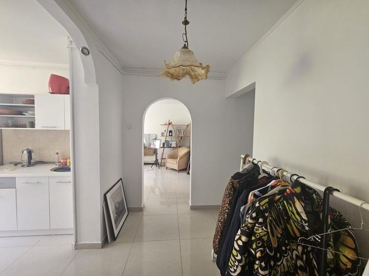 Apartament cu 4 camere decomandat în Berceni