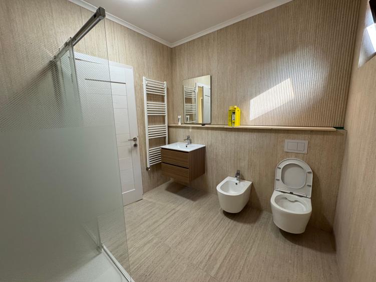 Casă cu 5 camere cu Garaj în Mogoșoaia