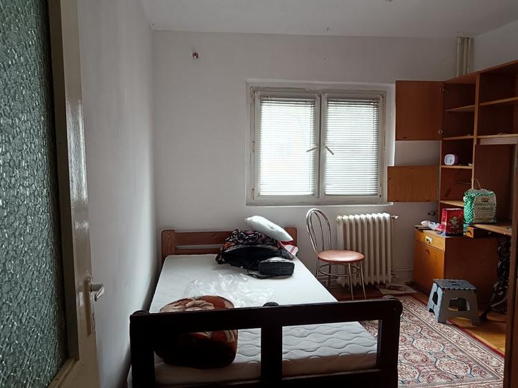 Apartament cu 4 camere decomandat în Dâmbovița